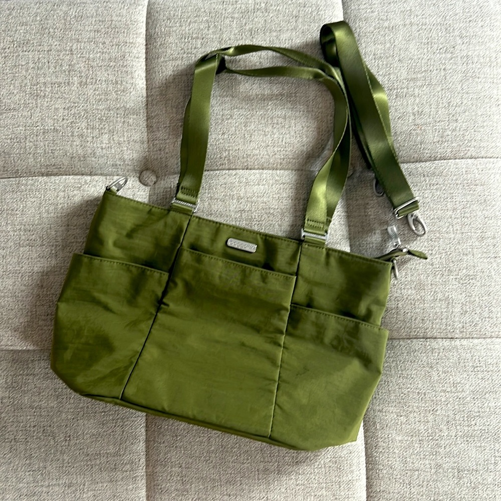 Baggallini nylon green bag